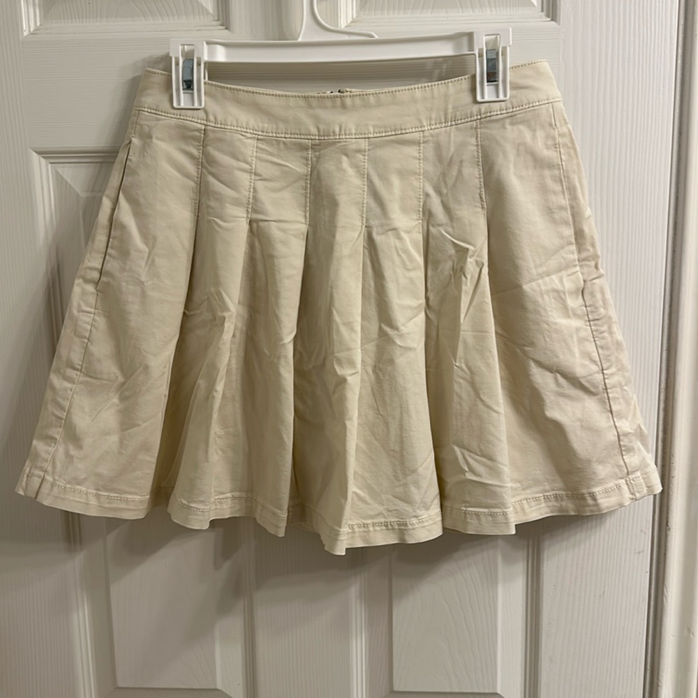 White AE tennis skirt!